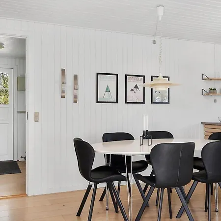 1539-aakirkeby-sohojbakken-26 בית נופש *