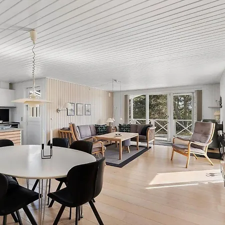 בית נופש 1539-aakirkeby-sohojbakken-26 *